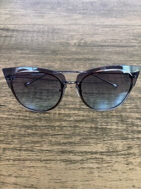 Stylish Women's Cat-Eye Sunglasses - Black/ Gray Gradient
